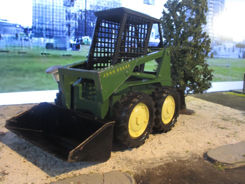 1/16 John Deere Skid Steer Loader - Ertl Nr.569 uit 1977, Ophalen of Verzenden, Gebruikt, Overige typen, ERTL