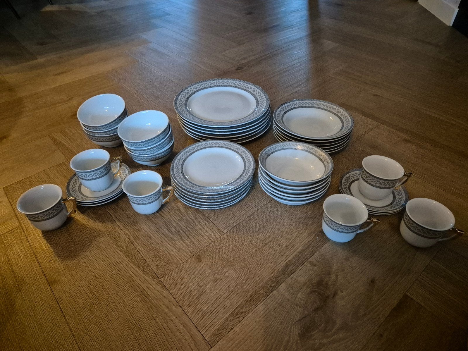 Nieuw 6-persoons servies, nooit gebruikt, Huis en Inrichting, Keuken | Servies, Ophalen of Verzenden, Nieuw, Compleet servies
