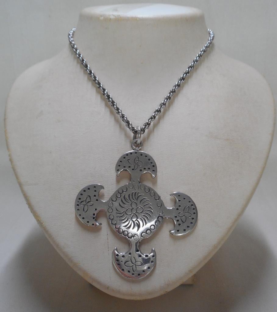 Zilveren ketting met bijzondere kruis hanger nr.805