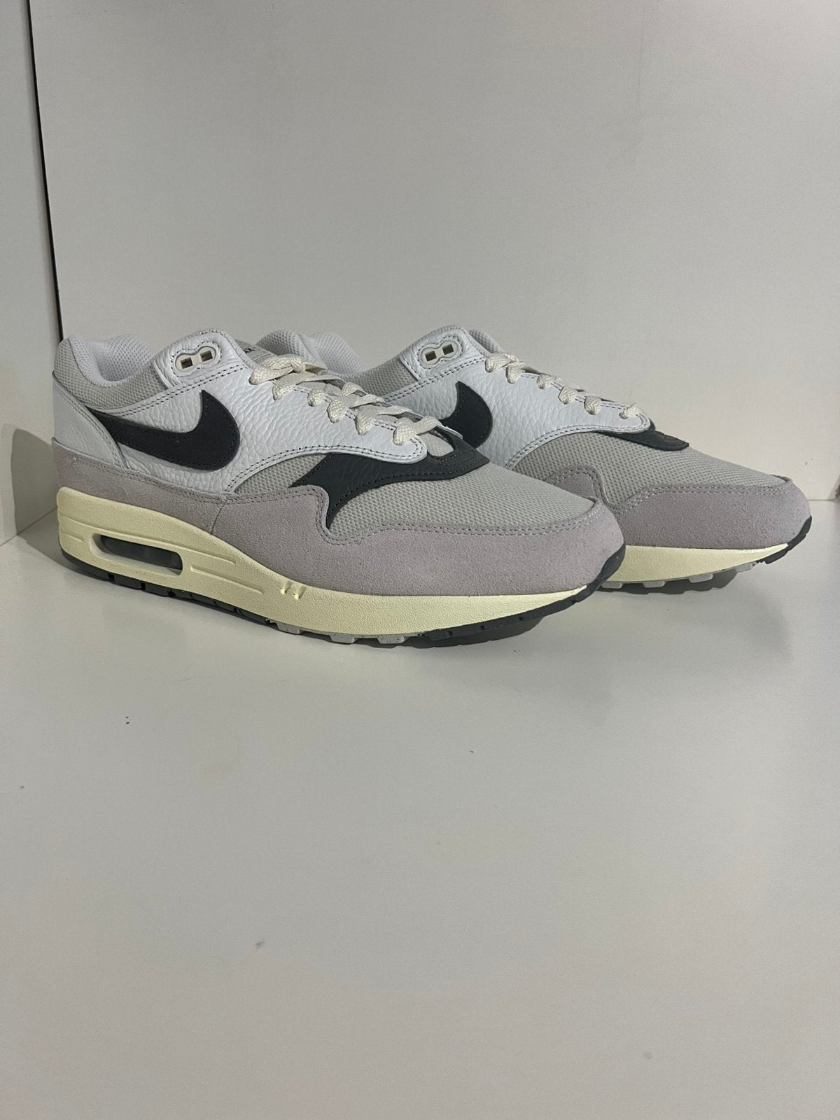 Nike Air Max 1 light bone iron grey, Overige kleuren, ., Nieuw, Ophalen of Verzenden