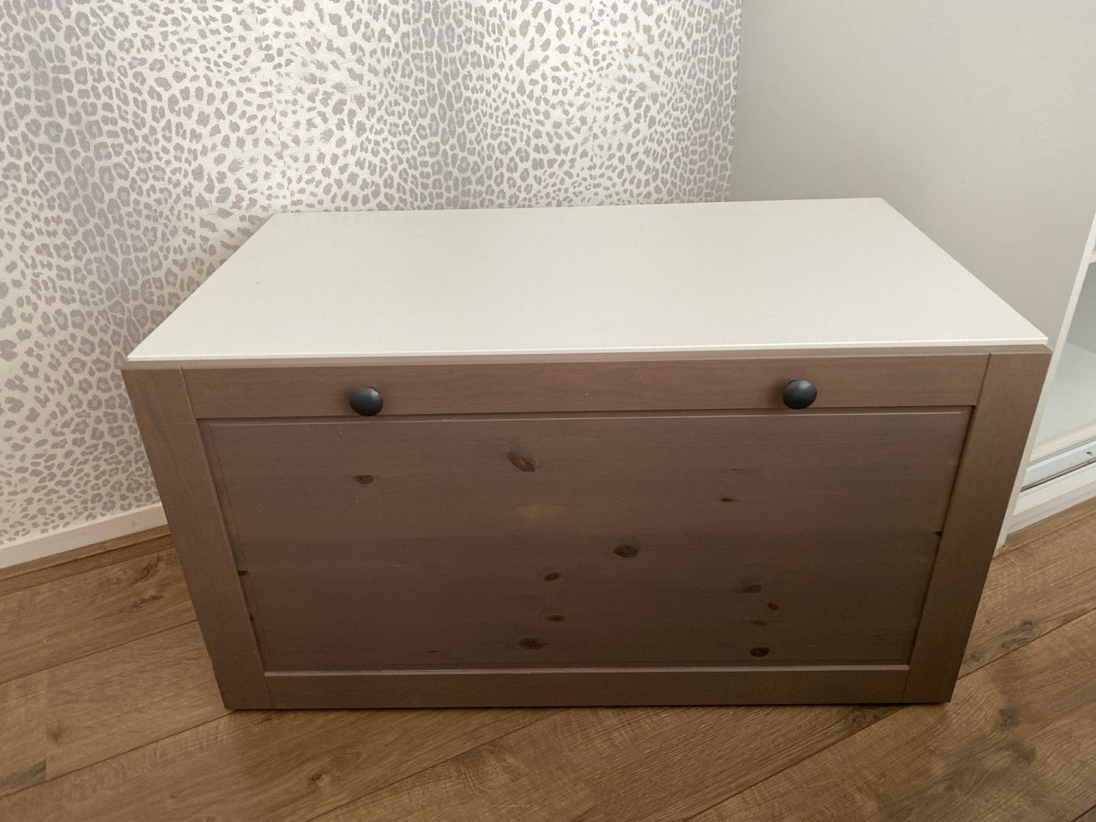 Houten ladekastje met 1 lade - Bruin/Wit  90 cm breed, Huis en Inrichting, Kasten | Ladekasten, Ophalen, Gebruikt, 1 of 2 laden