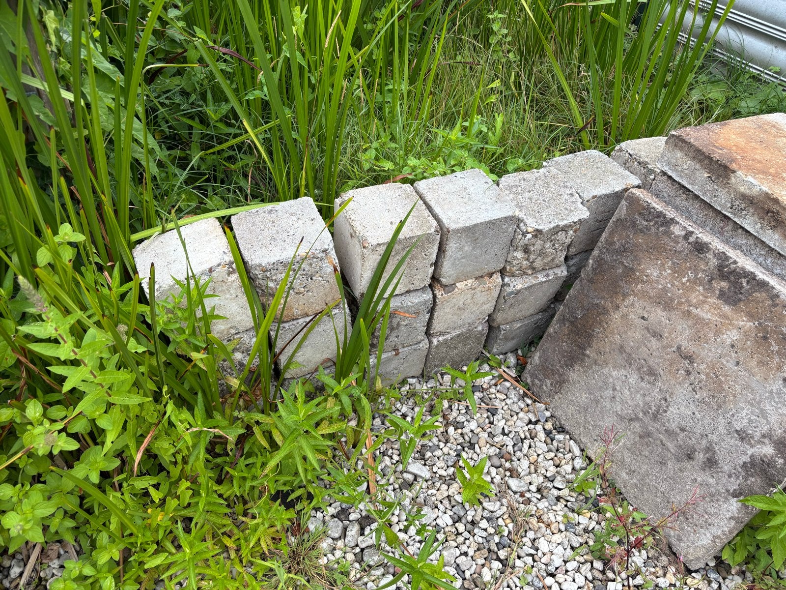 Gratis gebruikte betontegels en klinkers voor tuin of pad, Tuin en Terras, Ophalen, Gebruikt, 5 tot 10 m², Beton