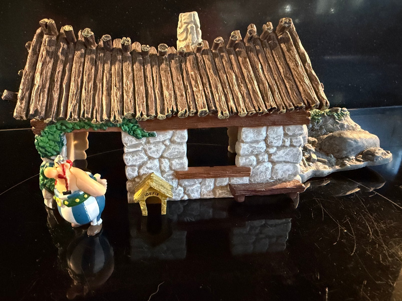 Plastoy: Huis van Obelix met Obelix., Ophalen of Verzenden, Asterix en Obelix, Zo goed als nieuw, Beeldje of Figuurtje