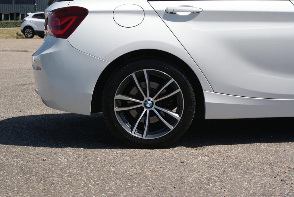 BMW 1-serie 118i Edition M Sport Shadow High Executive | Nav, Gebruikt, Wit, Bedrijf, 650 kg
