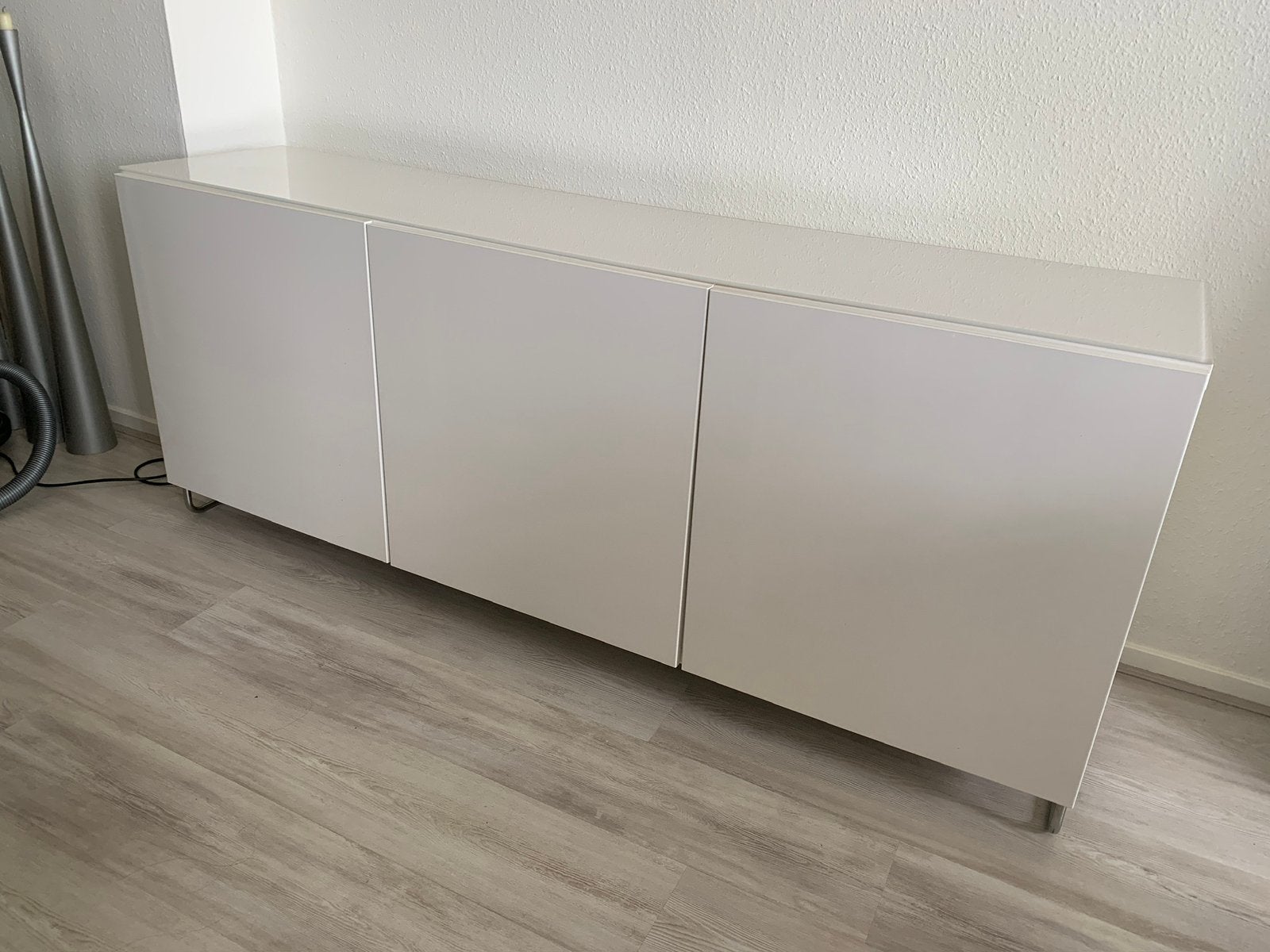 MOET WEG! IKEA besta dressoir met hoogglans deurtjes, Ophalen, Gebruikt, 25 tot 50 cm, 150 tot 200 cm