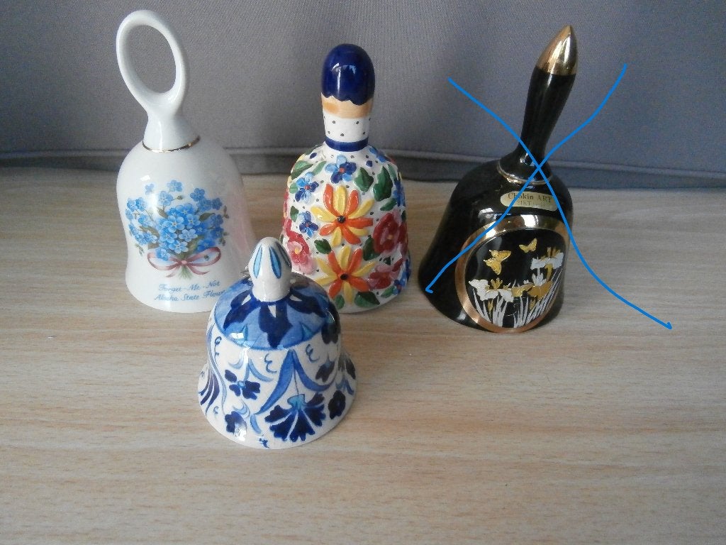 3 stuks handbel in porselein versierd met bloemen ea, Ophalen of Verzenden, Zo goed als nieuw