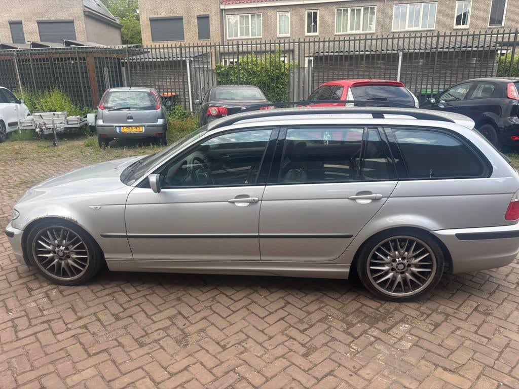 BMW 3-Serie 3.0 I 330 Touring AUT 2002 Grijs, Auto's, BMW, Automaat, Zwart, Stationwagon, Particulier