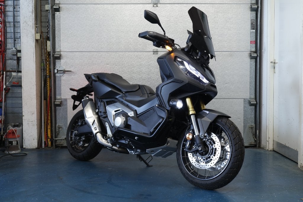 Honda X-ADV 750 Black Edition 2024 — 239 km — Bakker Motors, 750 cc, Scooter, Nieuw, Handvatverwarming