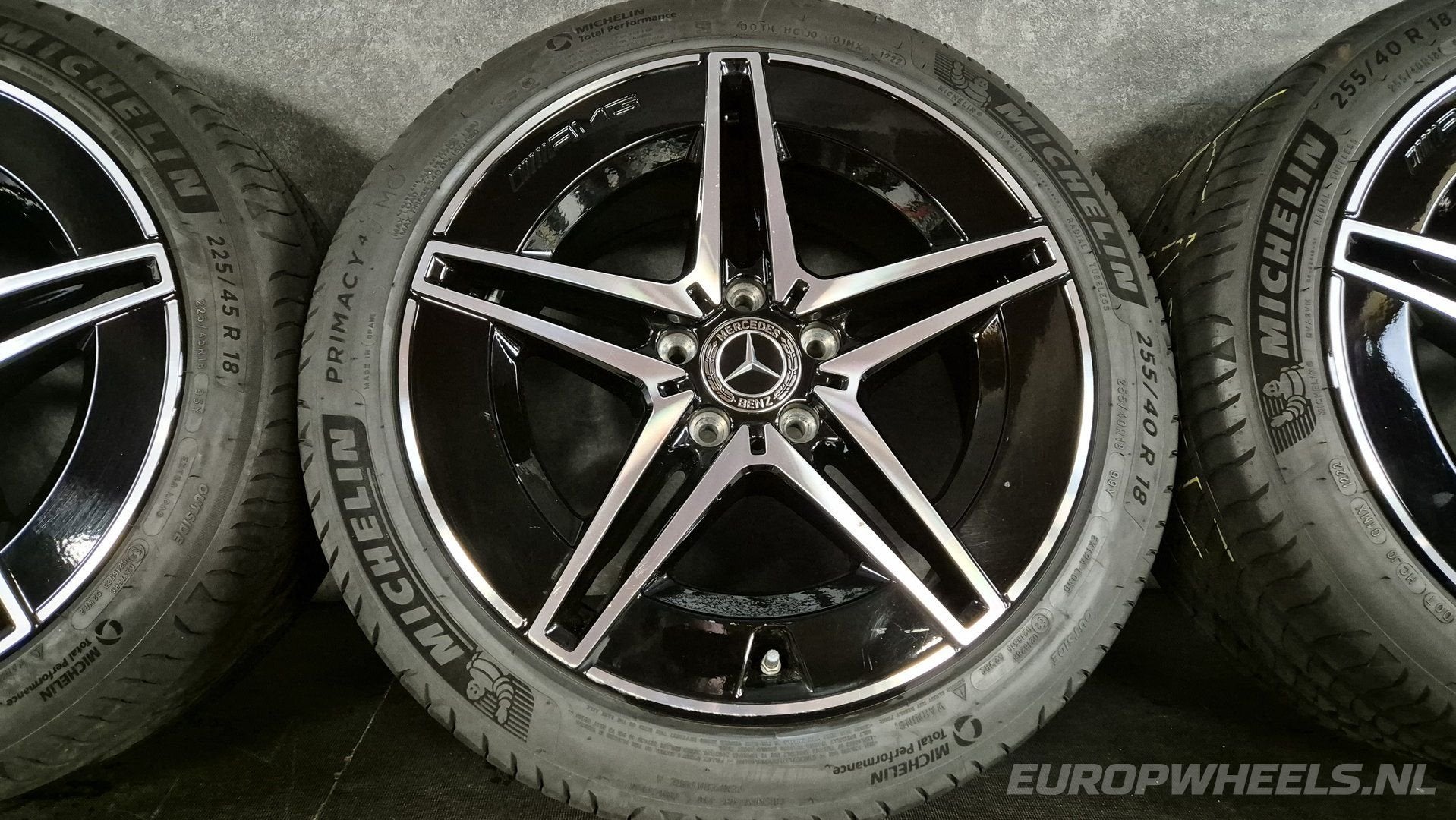 18 inch Mercedes C klasse W206 AMG Zwart zomerbanden velgen