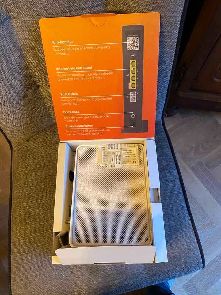 Ziggo CH7465LG-ZG Connect Box modem, Computers en Software, Routers en Modems, Ophalen of Verzenden, Zo goed als nieuw, Router met modem