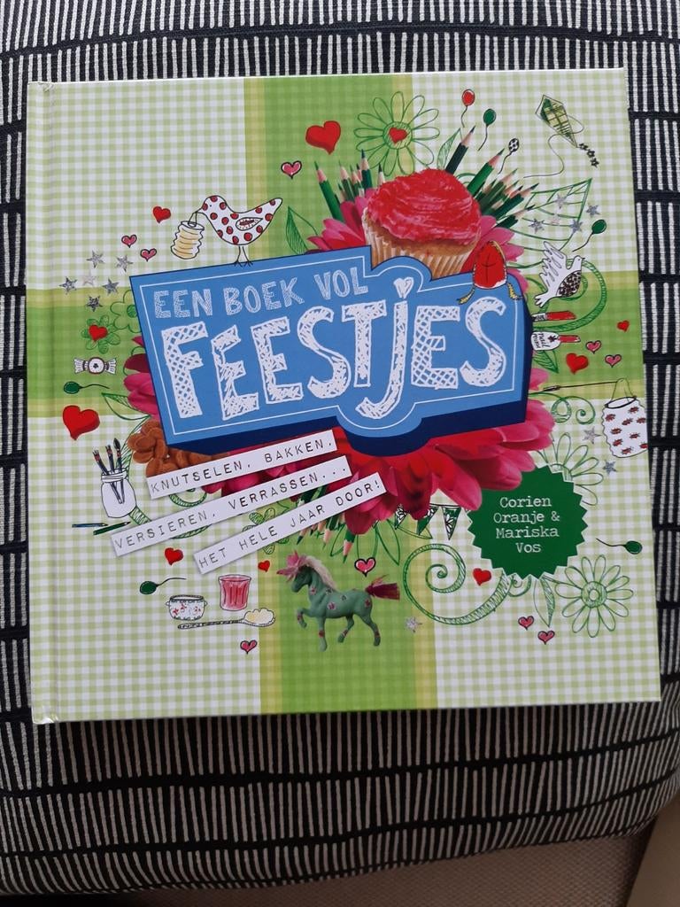 Een boek vol feestjes van Corien Oranje, Ophalen of Verzenden, Zo goed als nieuw, Corien Oranje & Mariska Vos, Non-fictie