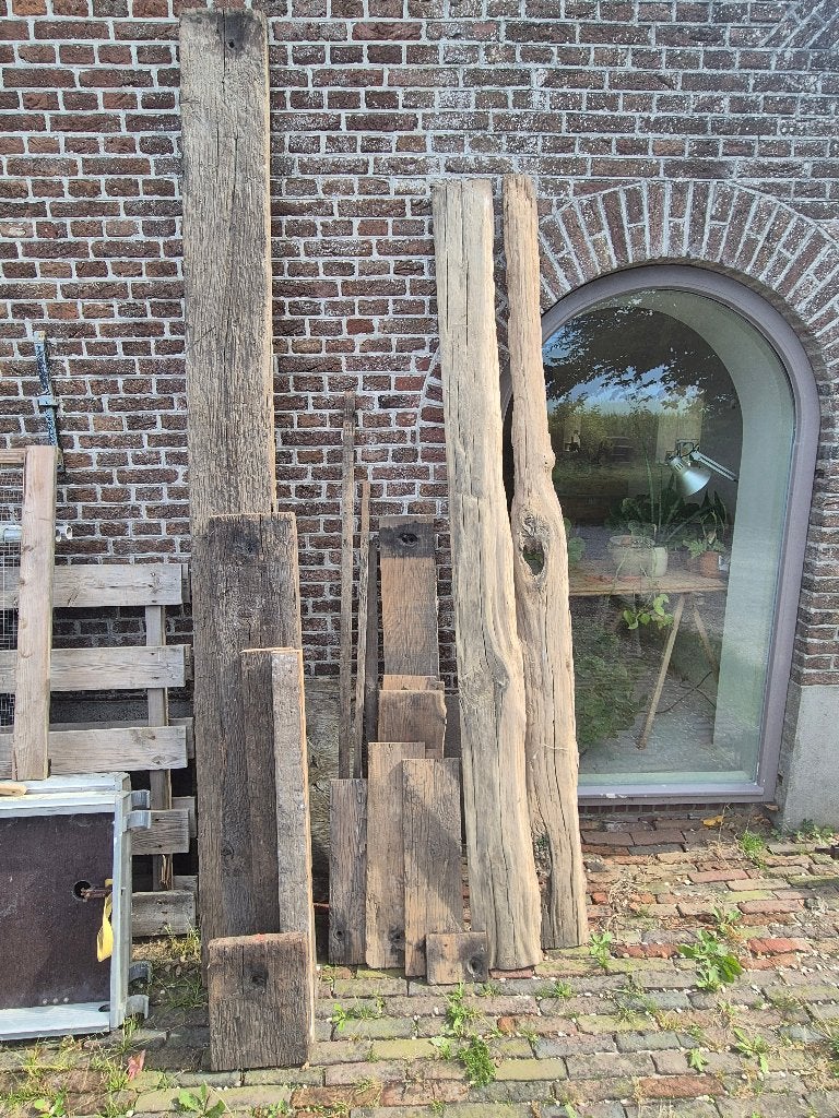 Partij rustieke oud-eiken planken en balken voor projecten, Doe-het-zelf en Verbouw, Hout en Planken, Ophalen, Gebruikt, 25 tot 50 mm