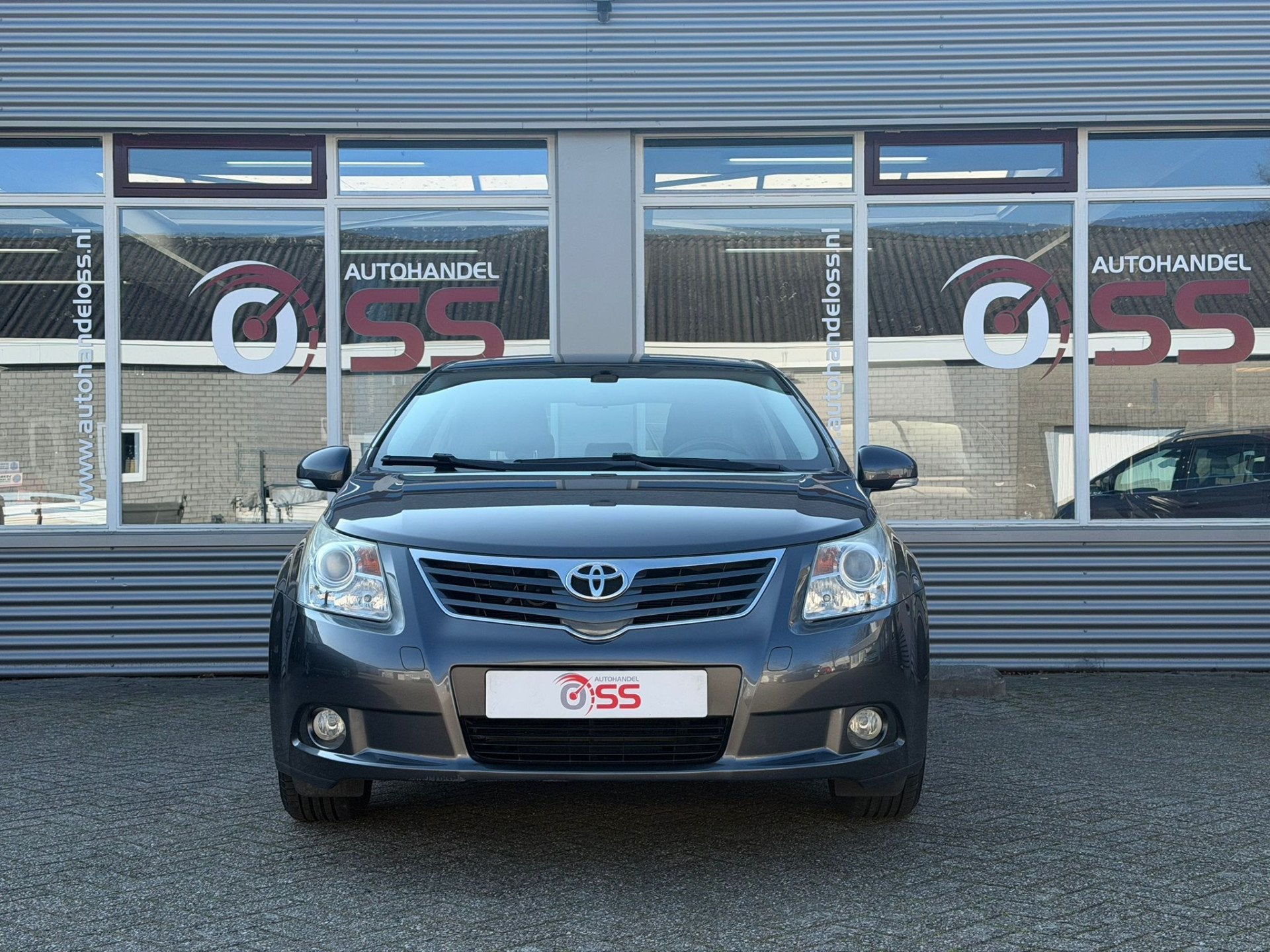 Toyota Avensis 1.8 VVTi Business AUTOMAAT LEER TREKHAAK AIRC, Euro 5, Stoelverwarming, 4 cilinders, Leder