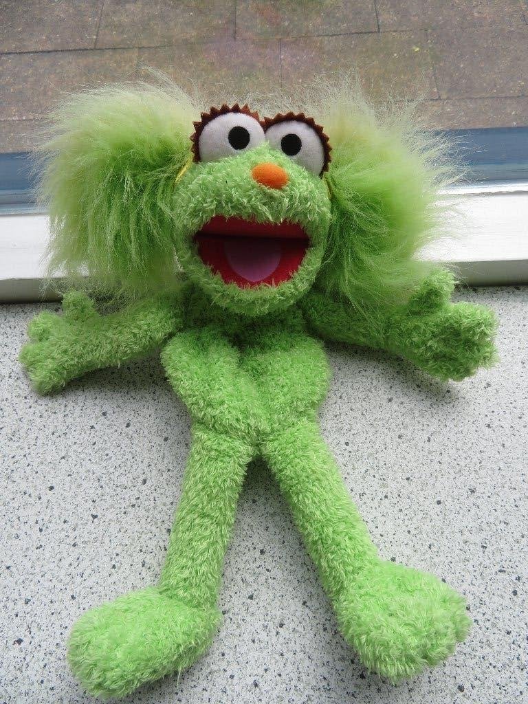 Sesamtraat Muppet Sesame Street groene pop met 2 staartjes, Groen, Overige typen, Ophalen of Verzenden, Zo goed als nieuw