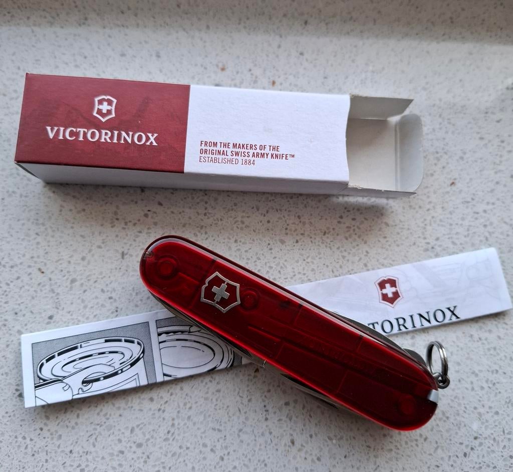Victorinox Huntsman mes zakmes robijn, Caravans en Kamperen, Kampeergereedschap, Ophalen of Verzenden, Nieuw