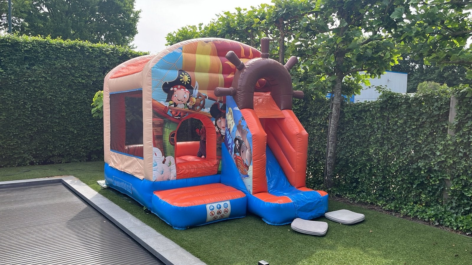Piraten Springkussen overdekt met blower en matten, Kinderen en Baby's, Ophalen, Gebruikt