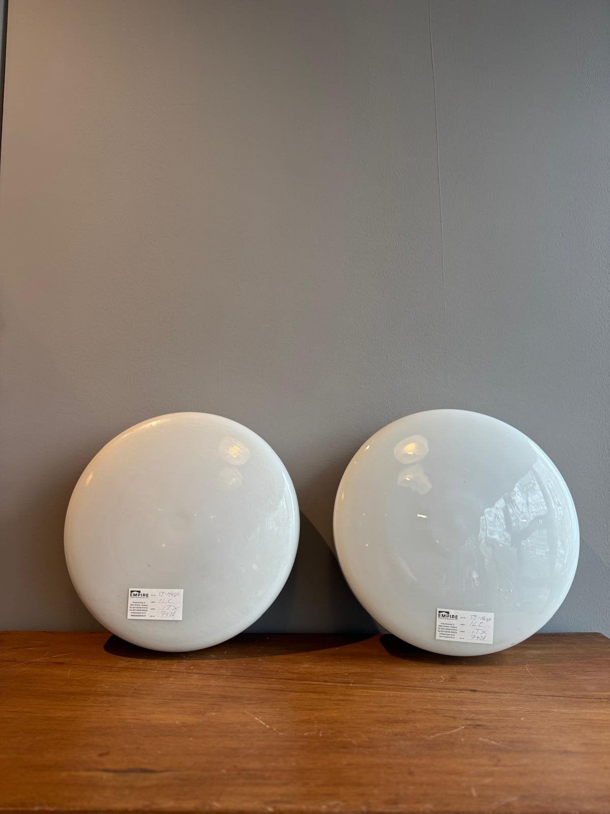 Vintage plafond- of wandlamp met rond melkglas, Ophalen of Verzenden, Zo goed als nieuw, Glas
