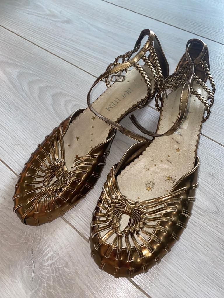 Leuke en praktische schoenen in maat 41 van merk Hot Item, Ophalen of Verzenden, Nieuw, Sandalen of Muiltjes