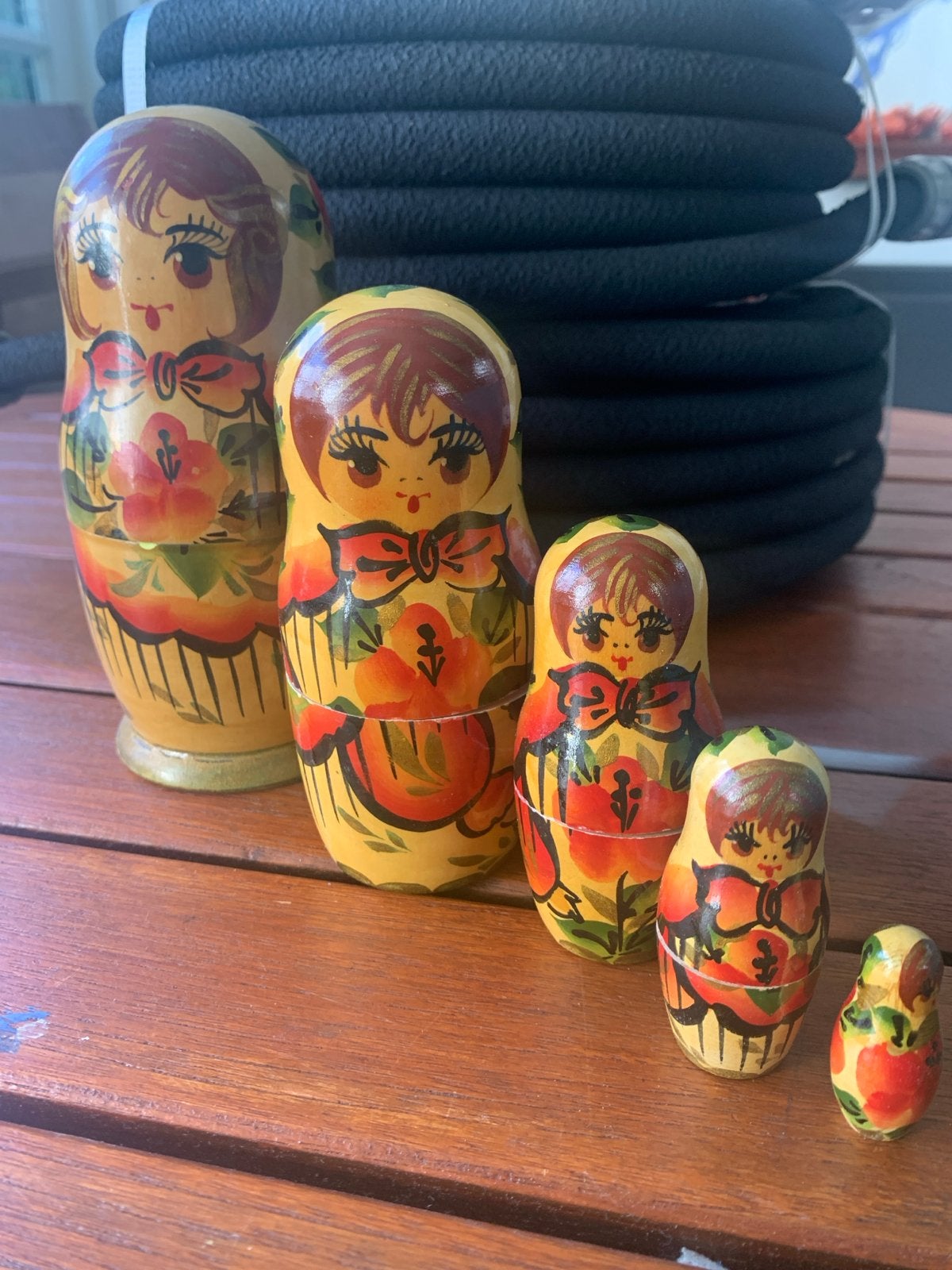 Matroesjka set handbeschilderd 5 delen onbeschadigd, Verzamelen, Poppen, Ophalen of Verzenden, Gebruikt, Overige typen