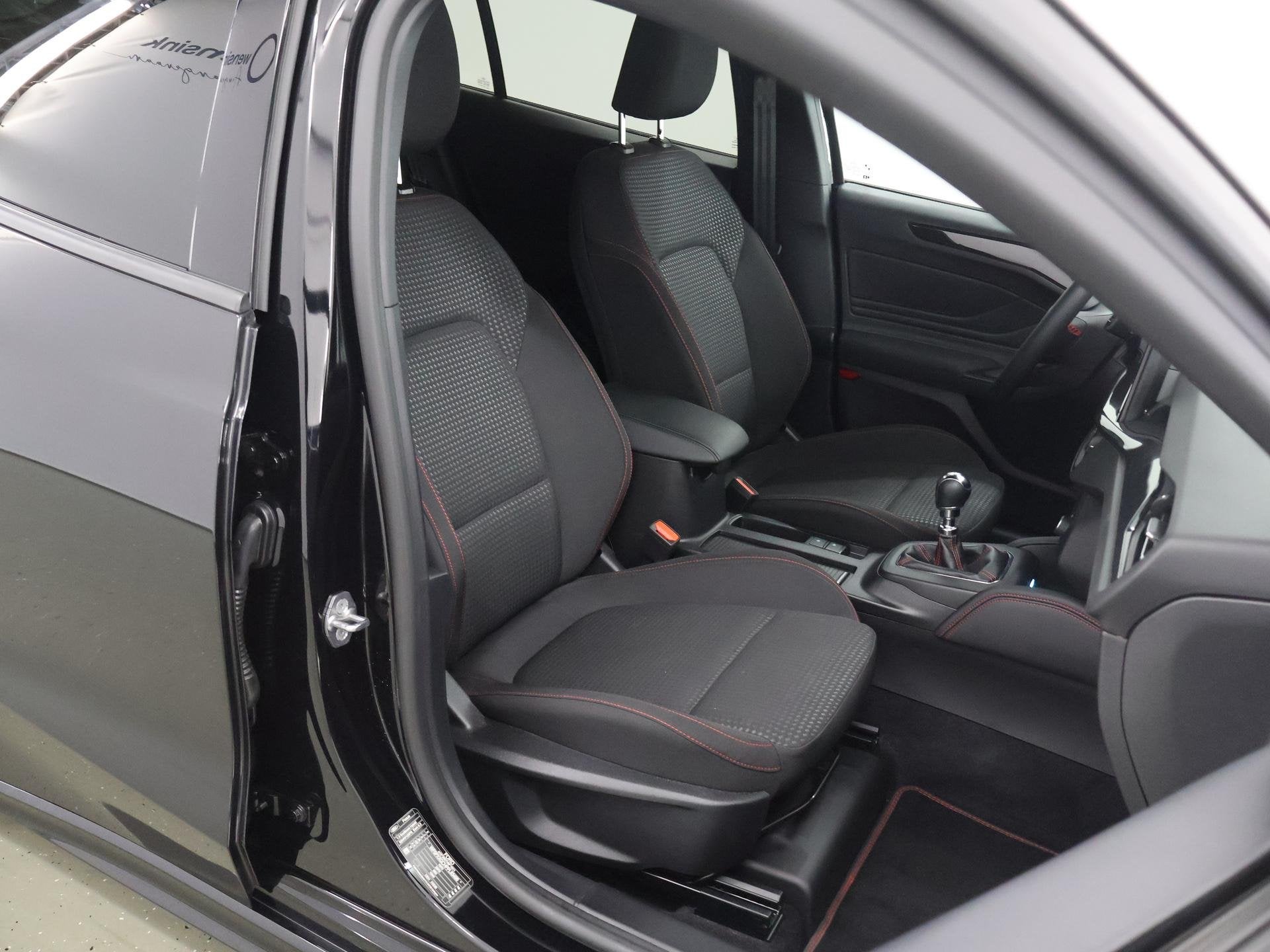Foto 10 van Ford Focus Wagon 1.0 EcoBoost Hybrid ST Line | Trekhaak | Wi