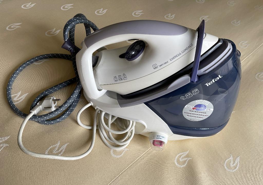 Tefal Express Ati-calc stoomstrijkijzer, Witgoed en Apparatuur, Strijkijzers en Strijkplanken, Ophalen of Verzenden, Zo goed als nieuw