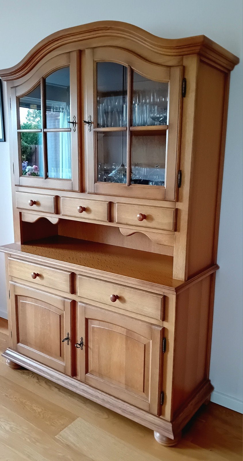 Massief houten buffetkast met vitrine en lades, Huis en Inrichting, Kasten | Vitrinekasten, Ophalen, Gebruikt, Met deur(en), 150 tot 200 cm