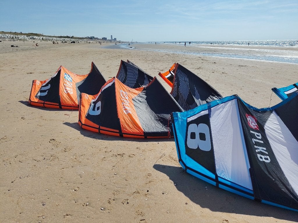 3 PLKB kites (8m, 9m & 11m), PLKB bar, en F-one kiteboard, Ophalen, Gebruikt, Kitesurf-set, Twintip