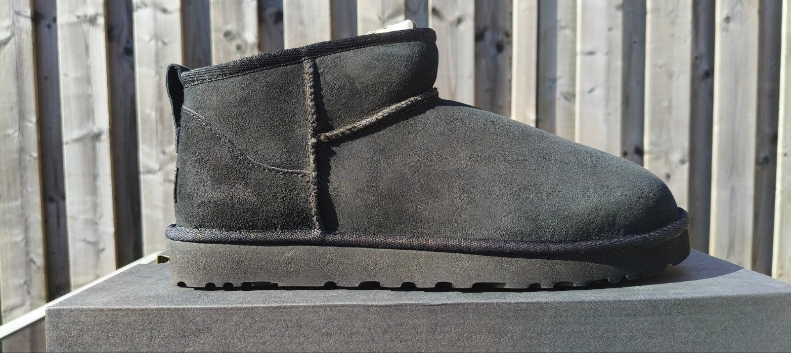 Ugg Classic Ultra Mini ' Black ', UGG, Zwart, Lage of Enkellaarzen, Nieuw