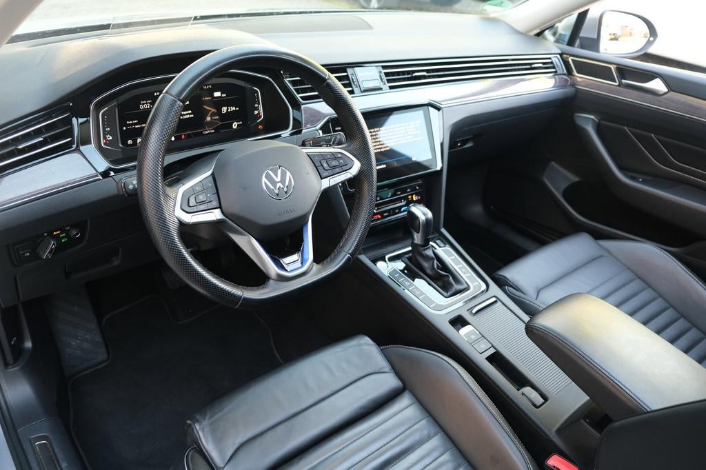 Volkswagen Passat Variant 1.4 TSI PHEV GTE 218PK Pano IQ Led, Gebruikt, Zwart, Hybride Elektrisch/Benzine, 1600 kg