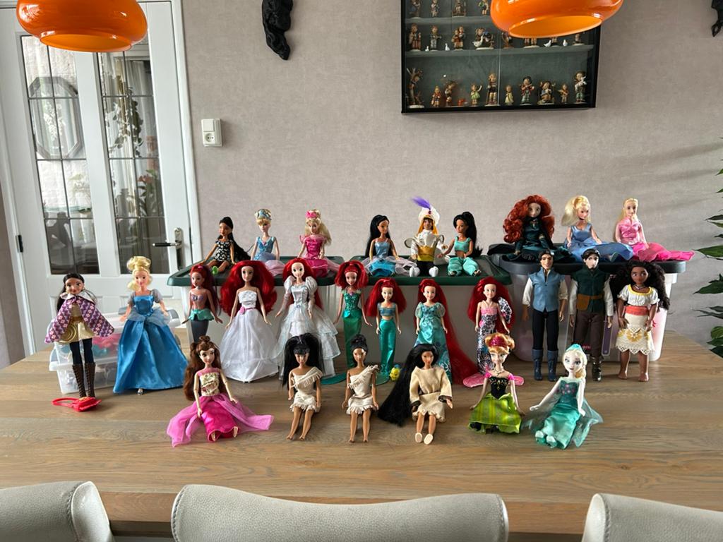 Verzameling van 27 disney barbie poppen, Kinderen en Baby's, Speelgoed | Poppen, Ophalen of Verzenden, Gebruikt, Barbie