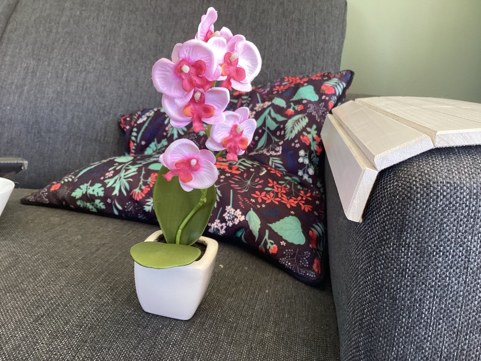 Nieuwe roze kunstplantjes (orchideeën) in pot, Binnen, Roze, Kunstplant, Nieuw