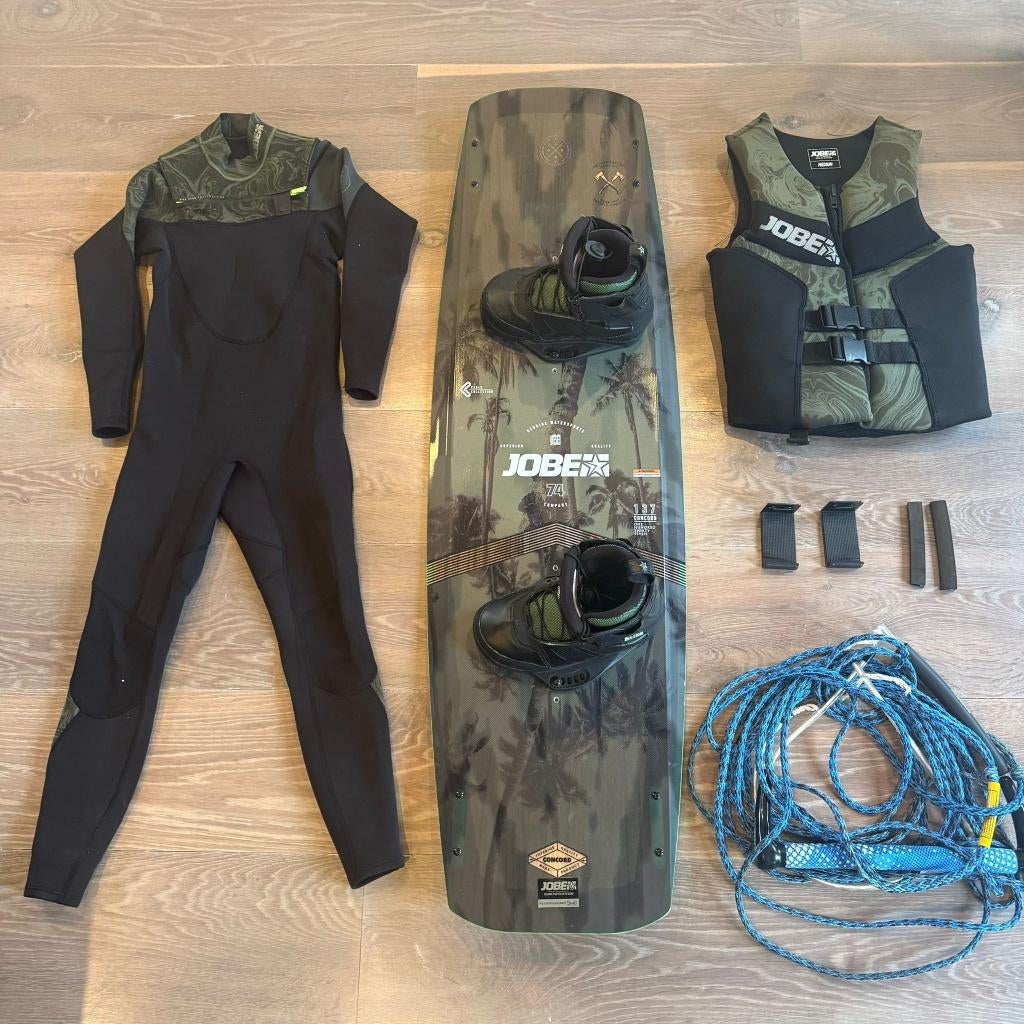 Complete wakeboard set in zeer nette staat (met extra's), Ophalen of Verzenden, Gebruikt, Board en Schoenen