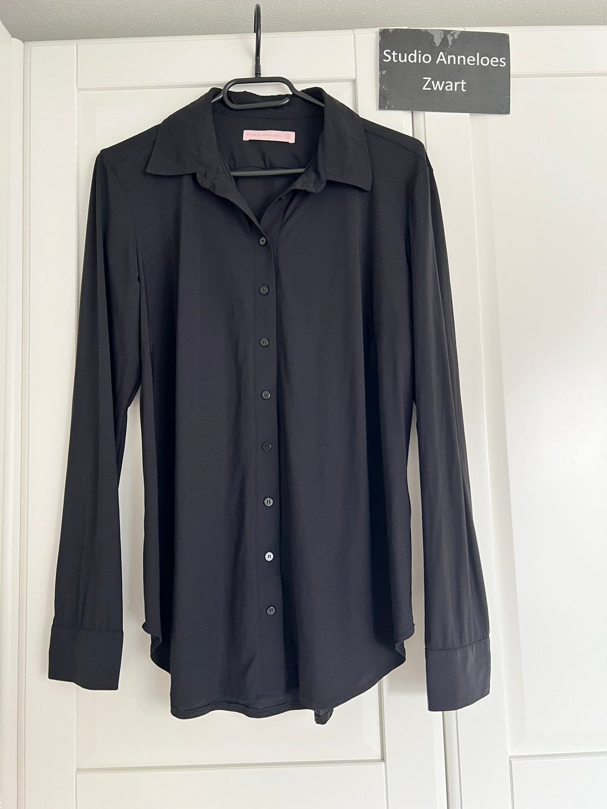 Studio anneloes poppy blouse M zwart travelstof, Kleding | Dames, Blouses en Tunieken, Maat 38/40 (M), Zwart, Ophalen of Verzenden