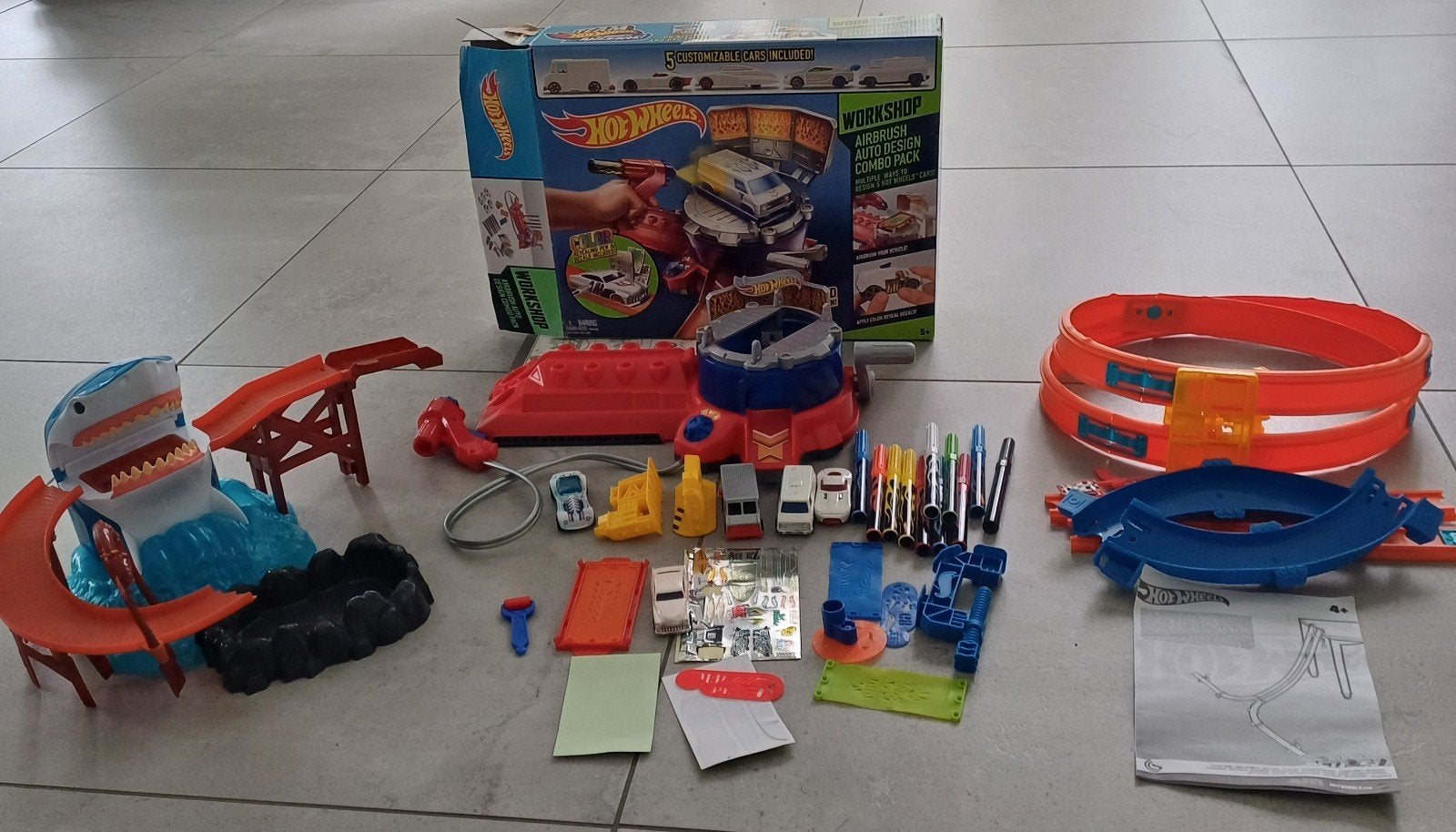 Hot Wheels Ai, Baanset en Haai Aanval Speelset, Ophalen, Zo goed als nieuw