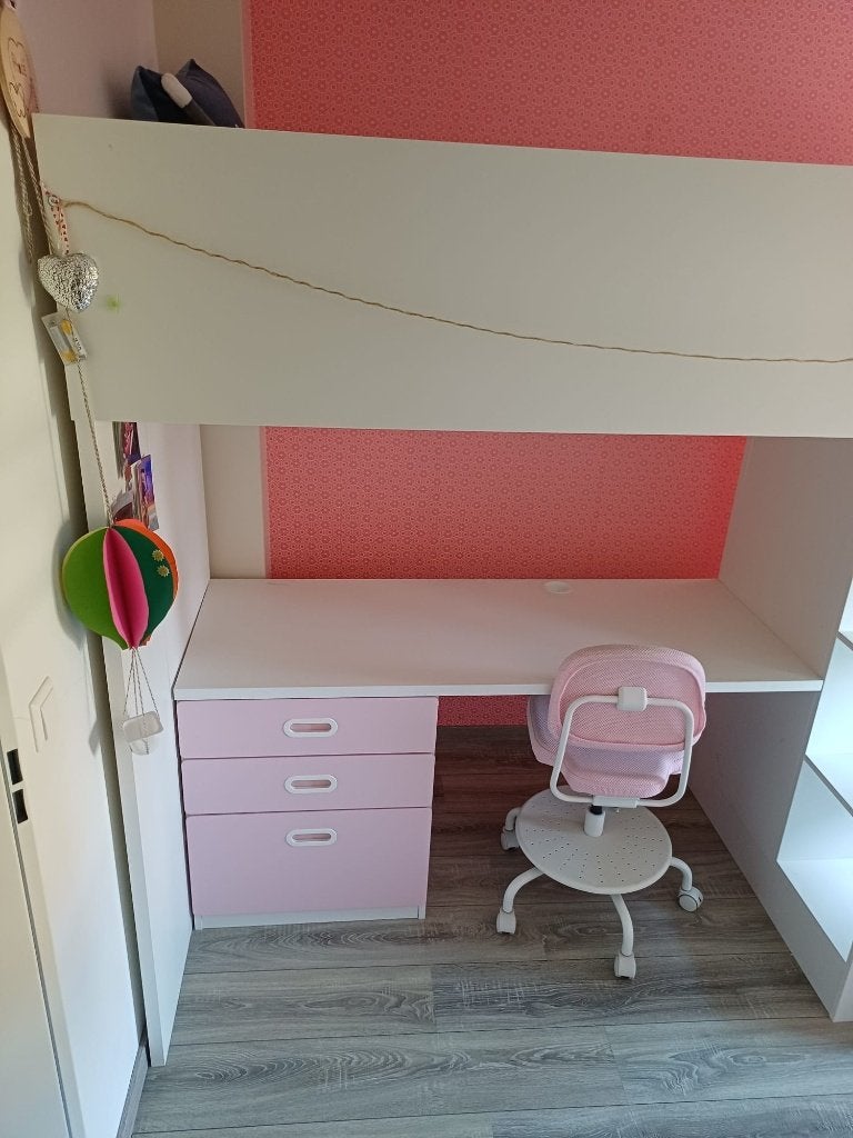 IKEA STUVA hoogslaper wit/roze met bureau en kast, Ophalen, Eenpersoons, Zo goed als nieuw, 200 cm