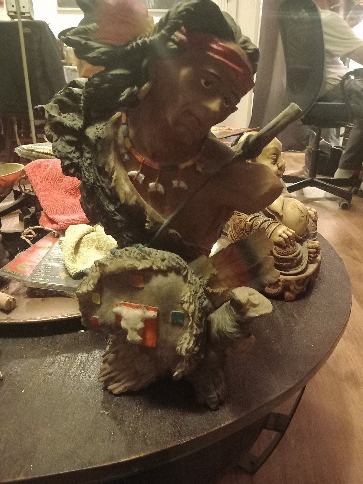 Decoratief beeld Indianenhoofd met wolf - 38 cm hoog, Verzamelen, Beelden en Beeldjes, Ophalen of Verzenden, Gebruikt, Fantasy