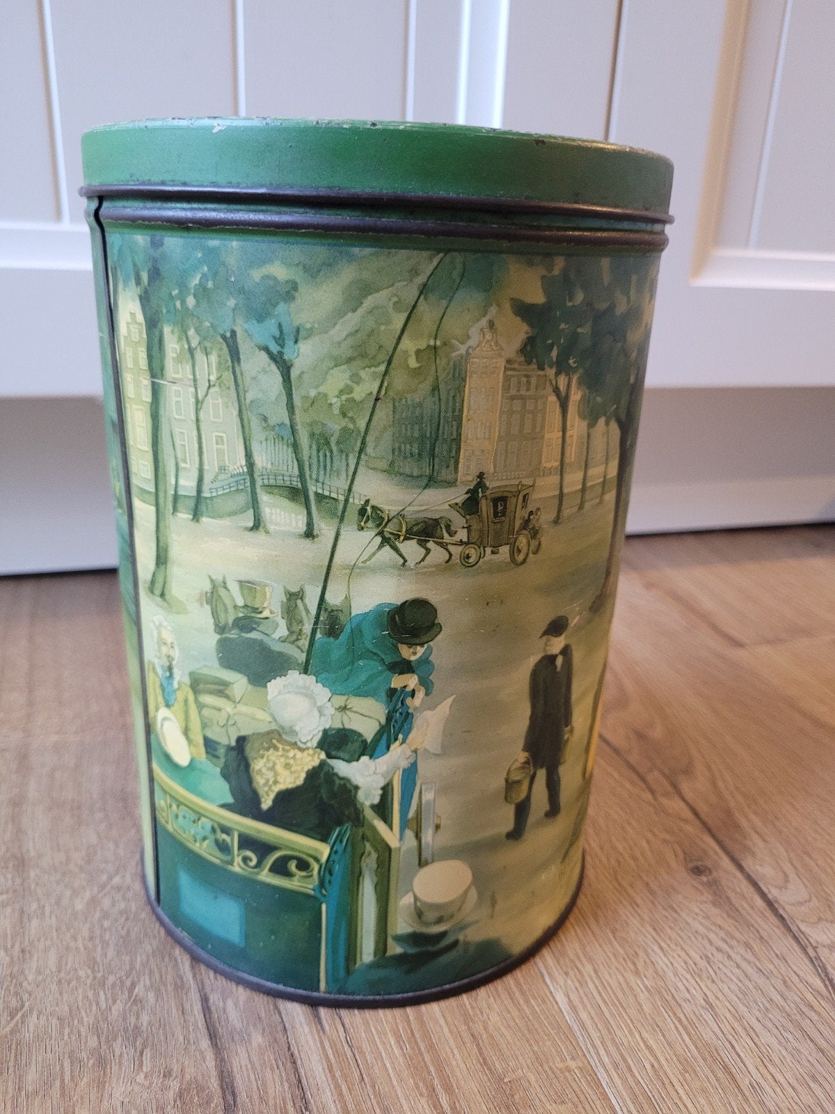 Groot vintage Lonka betere suikerwerken blik H 23 x D 15 cm, Verzamelen, Ophalen of Verzenden, Gebruikt, Overige