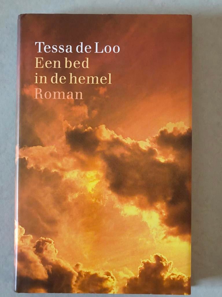 Tessa de Loo - Een bed in de hemel Roman, Ophalen of Verzenden, Gelezen, Tessa de Loo, Nederland
