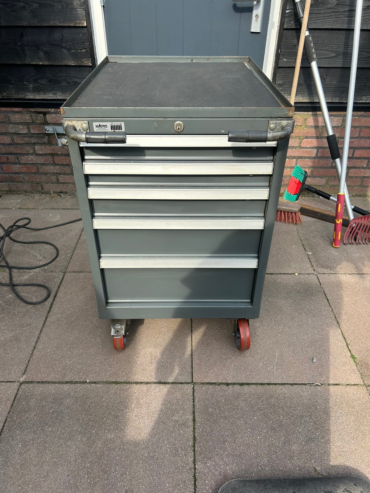 Huni / lista /fami ladekast / gereedschapskar /, Ophalen, Zo goed als nieuw