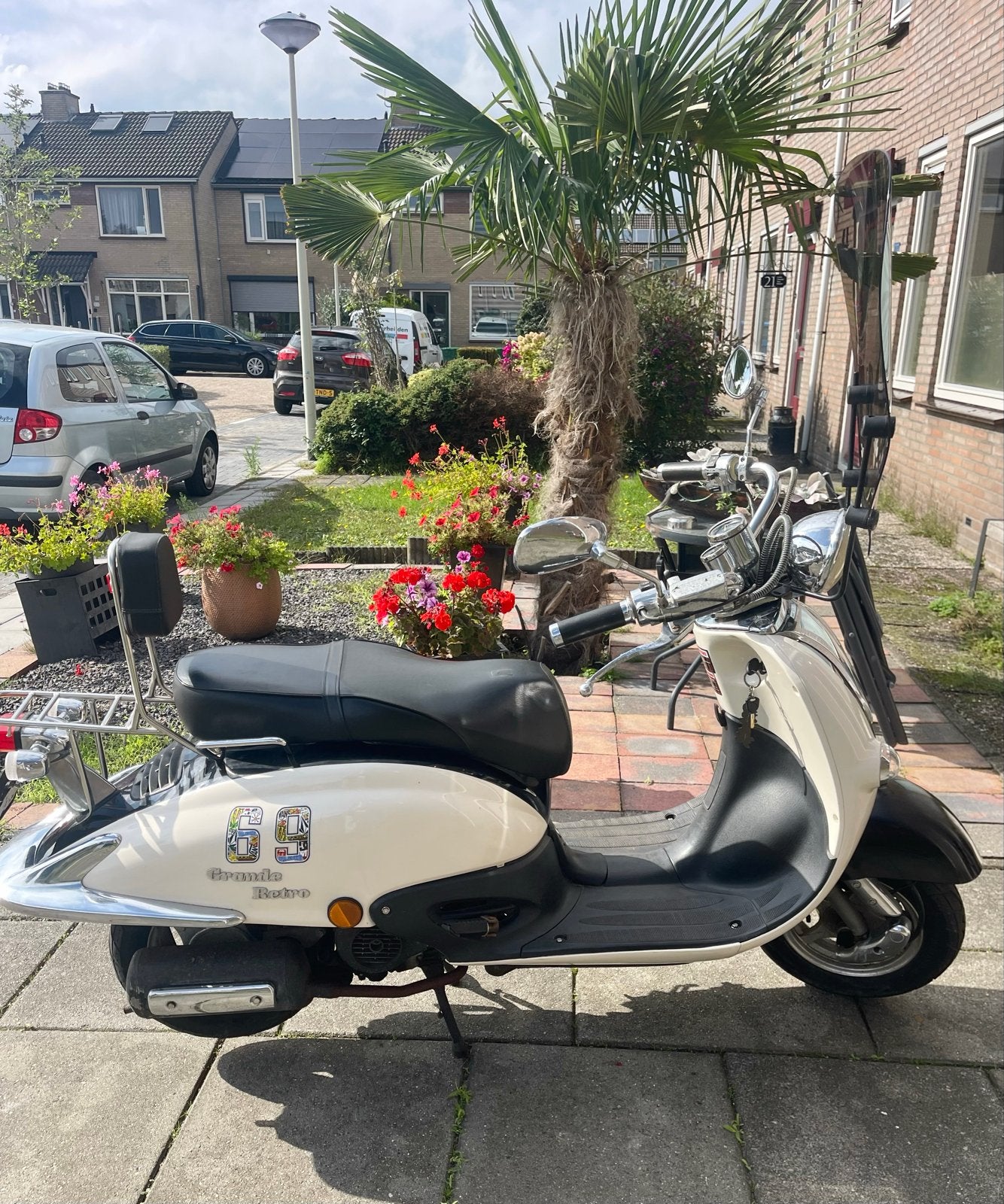 Grande Retro Scooter - Inclusief slot en 3 helmen, Ophalen, Gebruikt, Benzine, Overige merken