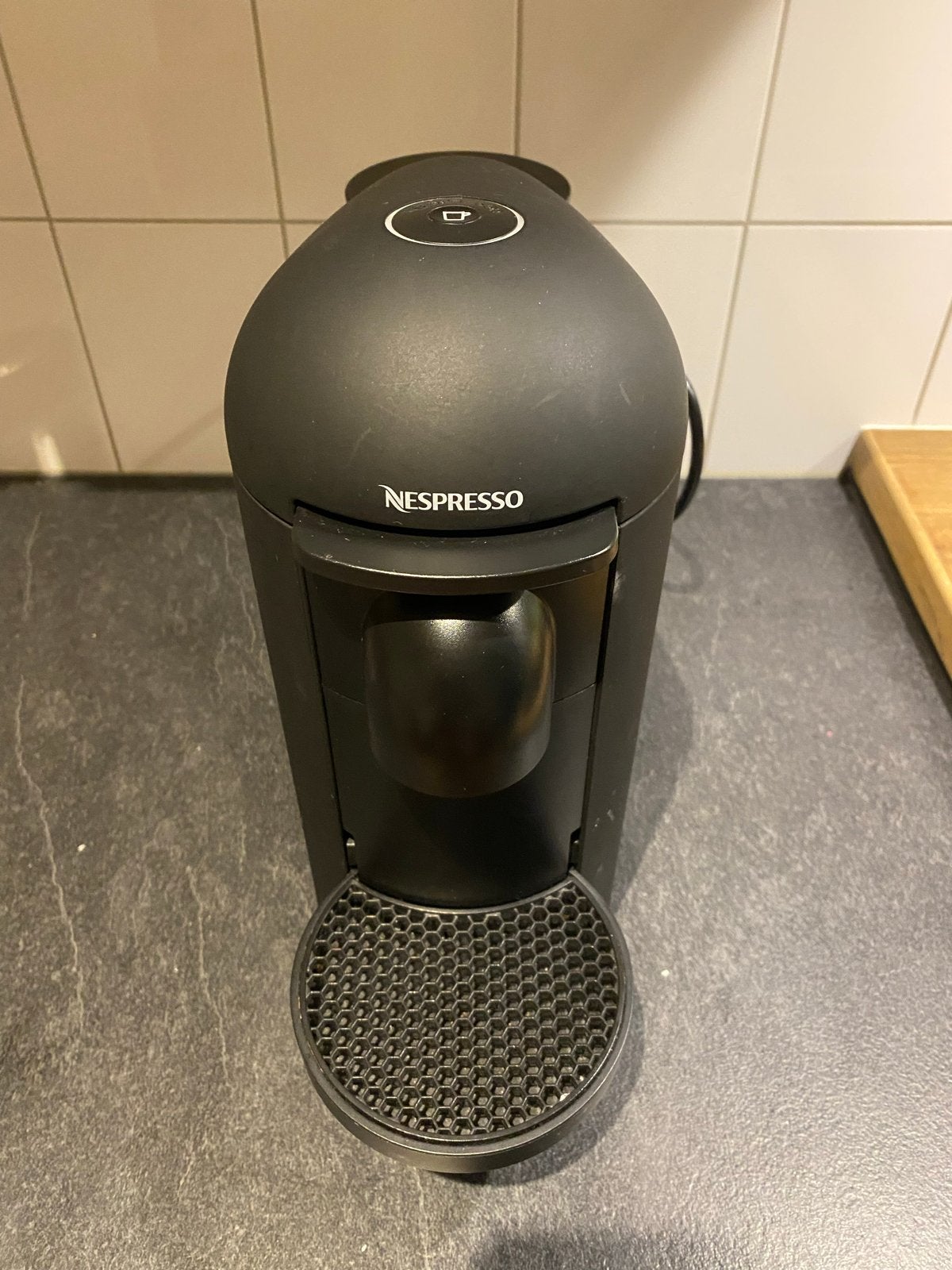 Nespresso Vertuo Plus Koffiemachine, Koffiemachine, Ophalen of Verzenden, Zo goed als nieuw, 1 kopje