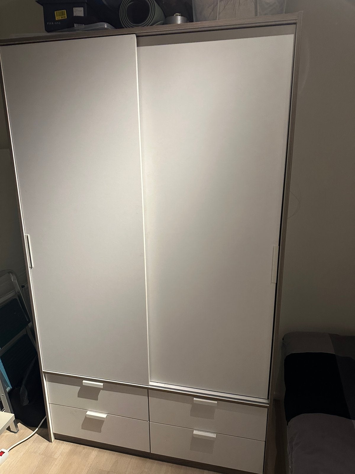 IKEA trysil Kledingkast met Schuifdeuren - 120x60x200 cm, Huis en Inrichting, Ophalen, 100 tot 150 cm, 200 cm of meer, Zo goed als nieuw