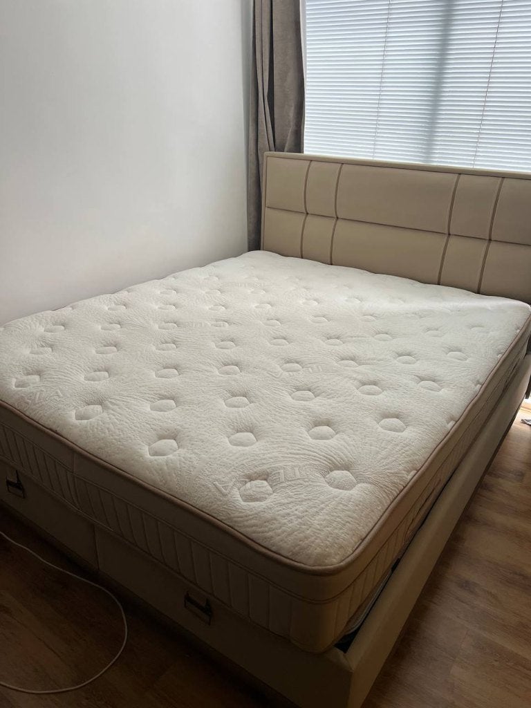 Gratis boxspring matras plus bed, Ophalen, Beige, Tweepersoons, Zo goed als nieuw