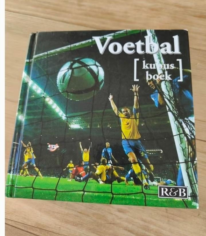 Voetbal Kubus Boek - Geschiedenis van het Voetbal, Ophalen of Verzenden, Gelezen, Onbekend, Balsport