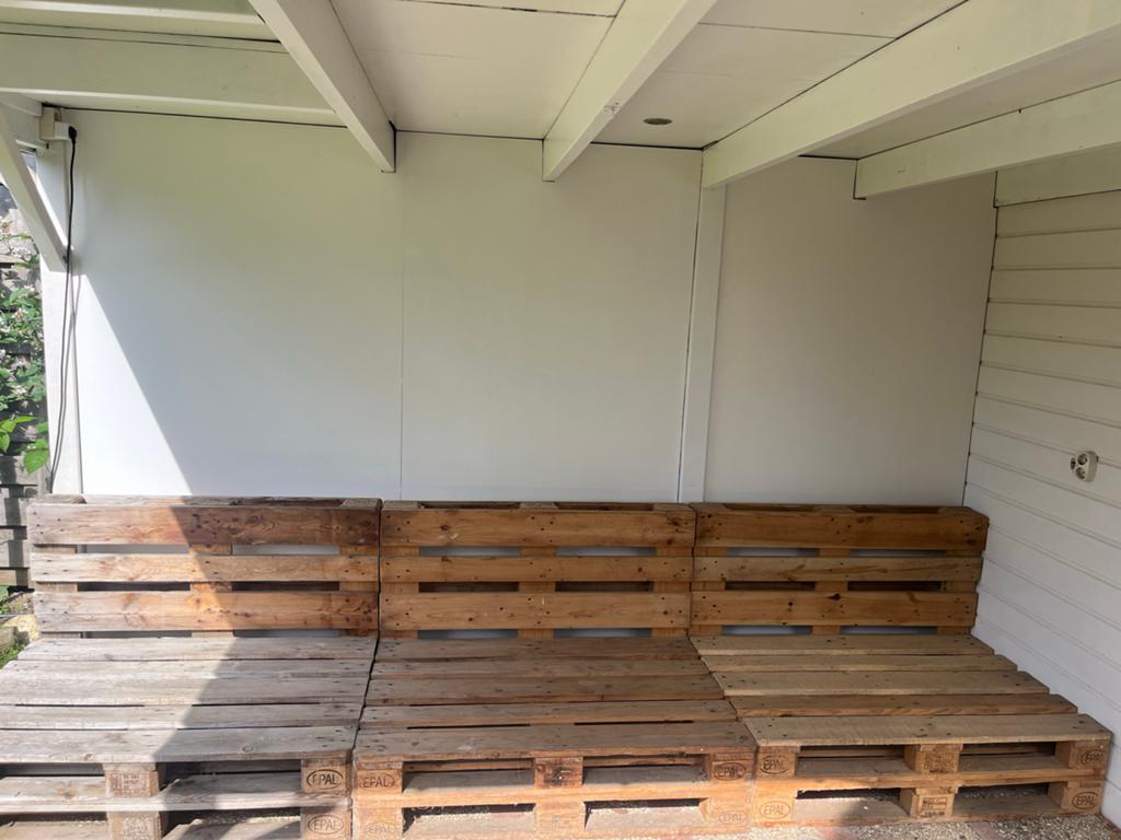 Palletbank loungeset met Kussens, Tuin en Terras, Tuinsets en Loungesets, Gebruikt, Loungeset, Hout, 3 zitplaatsen, Bank, Ophalen