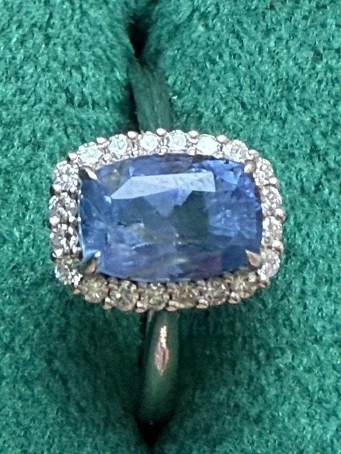 Prachtige witgouden ring met blauwe saffier en 20 diamanten, Sieraden, Tassen en Uiterlijk, 20 of groter, Nieuw, Met edelsteen