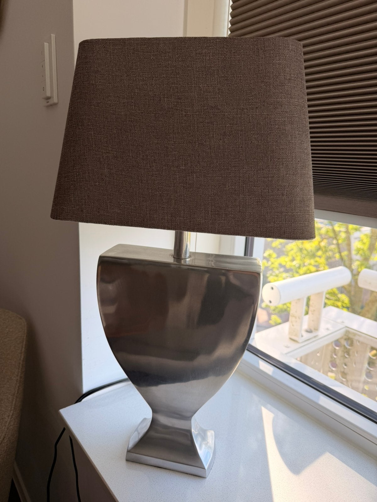 Mooie zilver staande lamp met taupe kap, Zilver, Ophalen, Zo goed als nieuw