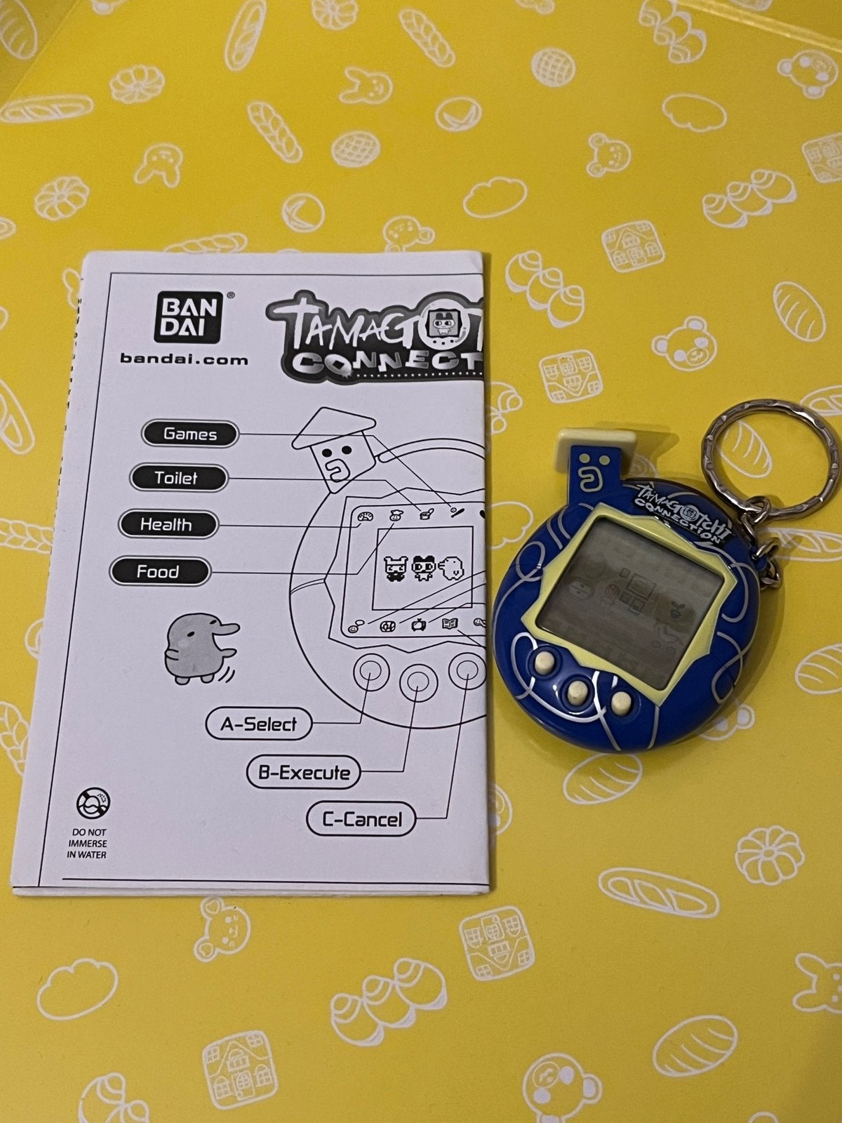 Tamagotchi Connection v5.5 familitchi amerikaanse versie, Ophalen of Verzenden, Zo goed als nieuw