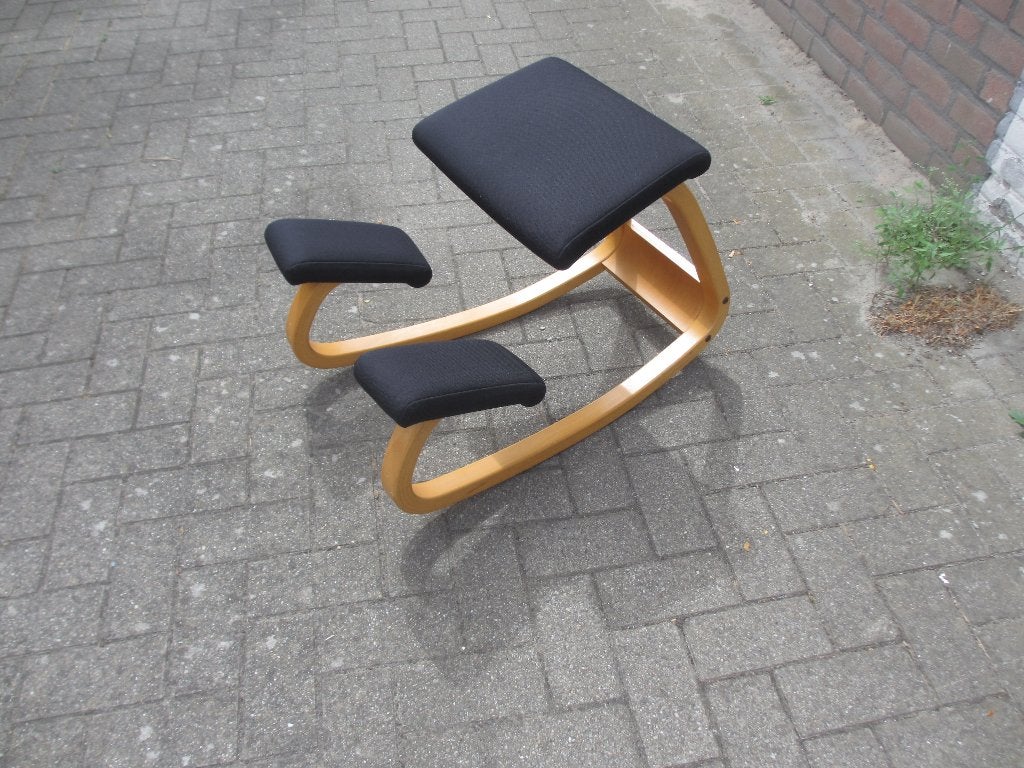 Stokke Varier balans design kniestoel, Gebruikt, Zwart, Ophalen of Verzenden, Bureaukruk