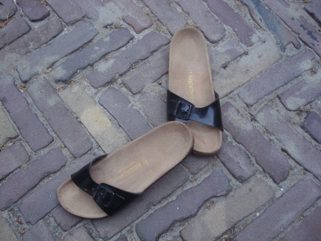 BIRKENSTOCK MADRID ZWART 41 NU GRATIS VERZENDING PER POST, Slippers, Verzenden, Zwart, Zo goed als nieuw